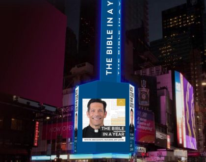 Padre no anúncio da Times Square em Nova York